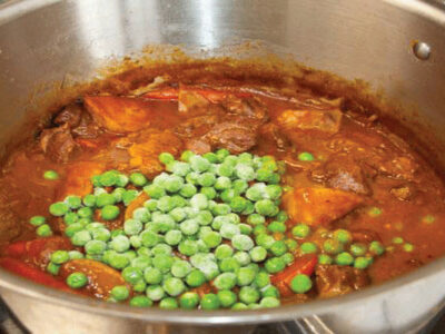 آموزش خوراک مرغ و نخود فرنگی