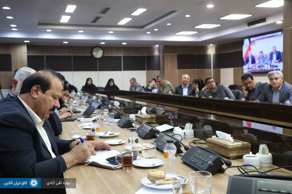نشست صمیمانه وزیر صمت با روسای اتاق‌ها، کمیسیون‌های تخصصی و تشکل‌های اتاق ایران